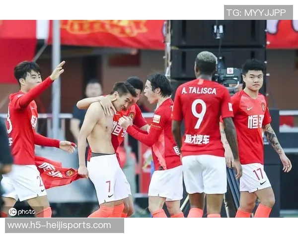 恒大与大连的巅峰对决谁能在这场比赛中笑到最后